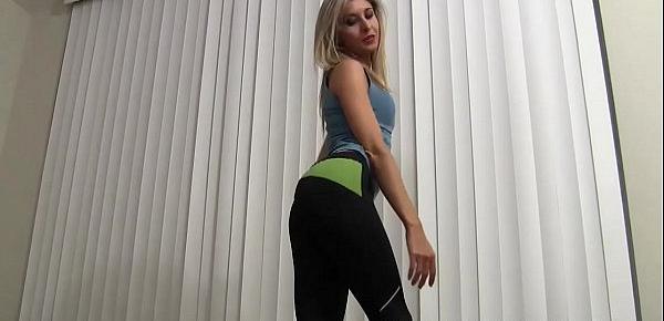  These yoga pants really hug my freshly shaved pussy JOI